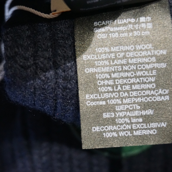 Tory Burch- Merino Wool Logo scarf - Picture 2 of 3